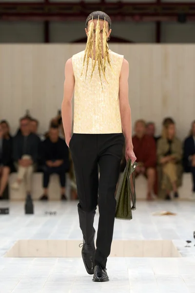 Look 8